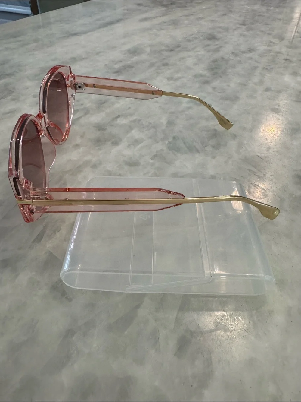 Diff Eyewear Bella Tortoiseshell Sunglasses w/ bonus cute pink round sunnies